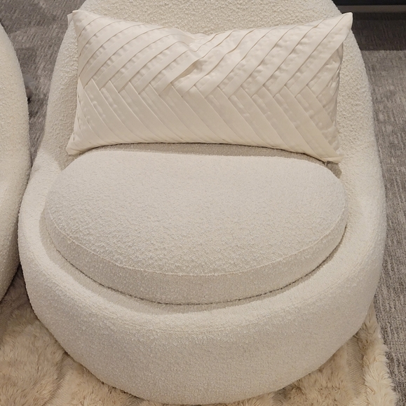 Fieldcrest Luxury Toss Pillow - Picture 2 of 6